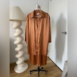 Co 100% Silk Brown Set Pants And Shirt 
Size Médium